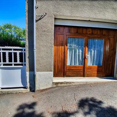 Idealement Situe, Spacieux Et Agreable, Parking Gratuit Et Classe 3 Etoiles Apartment