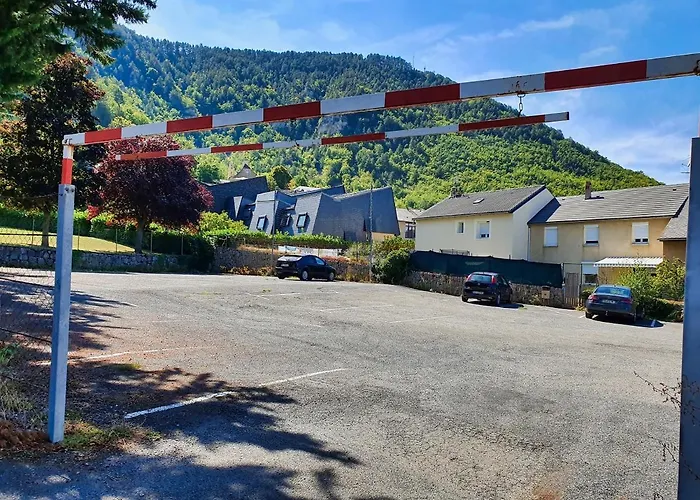 Διαμέρισμα Idealement Situe, Spacieux Et Agreable, Parking Gratuit Et Classe 3 Etoiles