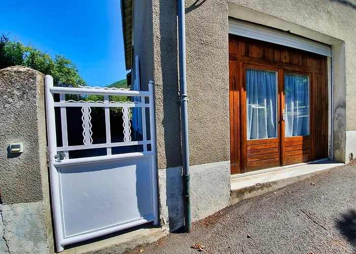 شقة Idealement Situe, Spacieux Et Agreable, Parking Gratuit Et Classe 3 Etoiles